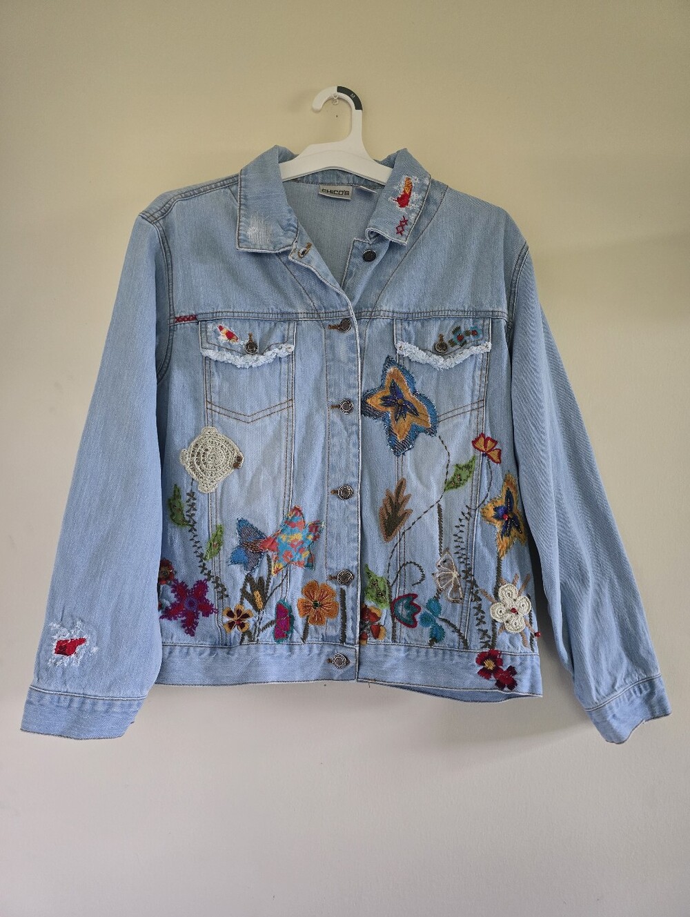 Vintage Chico’s Y2K Embroidered Floral Crochet Denim Jacket Light Wash Fall Sz M